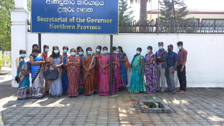 கவனயீர்ப்பு போராட்டதில் வடக்கு மாகாண தொண்டர்ஆசிரியர்கள்