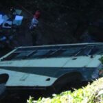 இன்று காலை இடம்பெற்ற கோர விபத்து; ஒருவர் பலி;16 பேர் காயம்