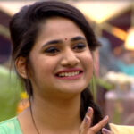 கடற்கரையில் கடல் கன்னியாக லாஸ்லியா!