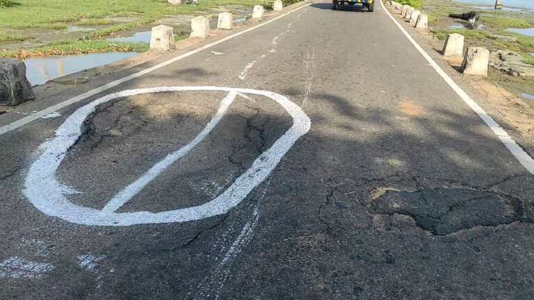 தாழிறங்கிய பாலம் – வீதியால் செல்பவர்கள் அவதானம்!