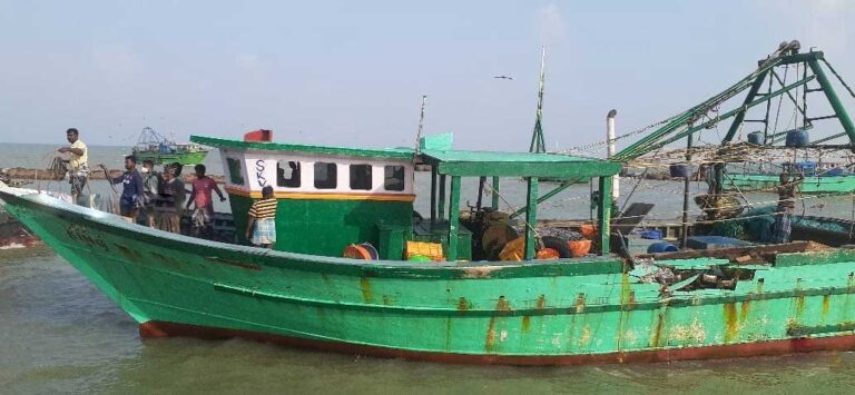 இந்திய இழுவை படகுகள்- யாழ்ப்பாணத்தில் ஏலம்
