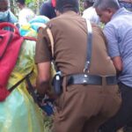 இலங்கையில் 45 அடி ஆழமான குழியில் விழுந்த பெண்