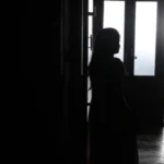 கைபேசியினால் 14 வயது மாணவி கர்ப்பம் – கைது செய்யப்பட்ட 15 வயது மாணவன்!