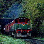 இளைஞனை மோதித்தள்ளிய கடுகதி ரயில்