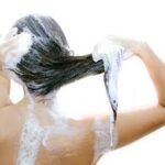 நீங்கள் தலைக்கு குளிக்கும்போது முடி உங்கள் கையோடு வருதா?அப்போ இதை செய்து பாருங்கள்