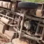 சுற்றுலா பயணிகள் பஸ் குடைசாய்ந்து விபத்து!