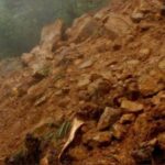 மண்மேடு சரிந்து வீழ்ந்ததில் மூவர் உயிரிழப்பு