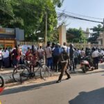 யாழ் பல்கலைக்கழக நுழைவாயில்களை மறித்து மாணவர்கள் போராட்டம்