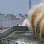 இங்கிலாந்தில் “யூனிஸ் புயல்”விடுக்கப்பட்ட சிவப்பு எச்சரிக்கை