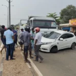 கிளிநொச்சி இன்று காலை இடம் பெற்ற விபத்து தெய்வாதீனமாக தப்பிய சட்டத்தரணி