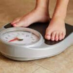 உடல் எடையை குறைக்க ட்ரை பண்ணுகின்றீர்களா-அப்போ இதை செய்யாதீர்கள்