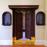 வீட்டினுள் தீய சக்திகள் நுழையாமல் இருக்க இந்த ஒரு பொருளை நிலை வாசலில் கட்டிவிடுங்கள்