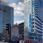 லண்டனில் 22 மாடி அடுக்குமாடி கட்டிடத்தில்17 மாடியில் தீ விபத்து