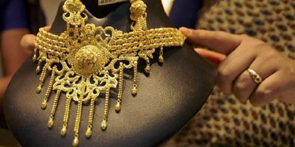 உங்கள் வீட்டில் ஆடைஅணிகலன்கள் அதிகரிக்க இதை செய்யுங்கள்