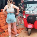 வெளிநாட்டு இளம் தம்பதிகள் ஏற்பட்ட விபத்து