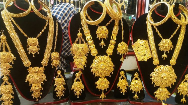பெண்கள் வாழ்நாளில் அணியக் கூடாத அணிகலன்கள்! அணிவதன் மூலம் உண்டாகும் பாதிப்புகள்!