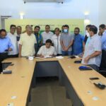 நம்பிக்கையில்லாப் பிரேரணையில் கையொப்பமிட்ட எதிர்க்கட்சித் தலைவர்