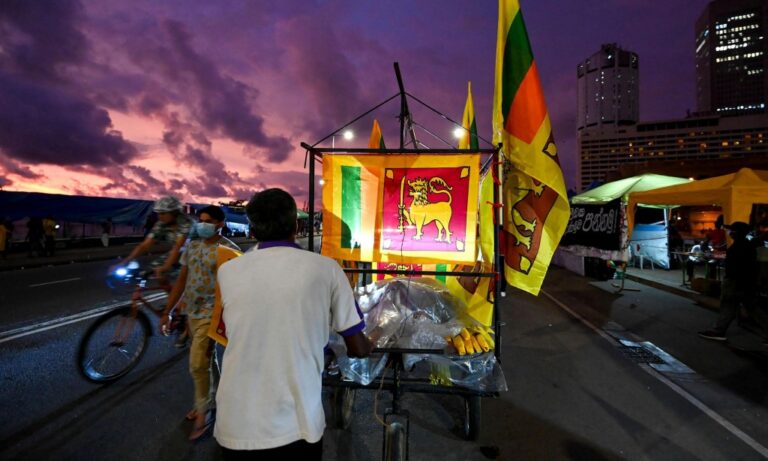 அறிமுகமானது கோல்டன் பாரடைஸ் விசா இலங்கையில் அறிமுகமானது கோல்டன் பாரடைஸ் விசா இலங்கையில்
