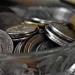 வற்றாத பண வரவிற்கு சில்லறை நாணயங்களை வீட்டில் இப்படித்தான் போட்டு வைக்க வேண்டுமா?