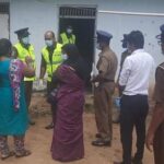 கட்டிலில் உறங்கிக் கொண்டிருந்த தந்தையை பொல்லினால் தாக்கி கொலை செய்த மகன்