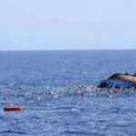 நடுக்கடலில் படகு கவிழ்ந்தத்தில் 90 பேர் கடலில் மூழ்கி உள்ளனர்