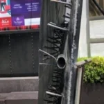 வீதித் தடைகளில் பொருத்தப்பட்டுள்ள கூரிய ஆணிகள்-விடுக்கப்பட்ட எச்சரிக்கை