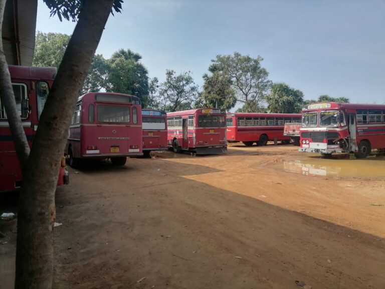 முல்லைத்தீவு மாவட்டத்தின் இலங்கை போக்குவரத்து சபை ஊழியர்கள் பணி பகிஸ்கரிப்பு