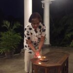 வெறுப்புக்குப் பதிலாக அன்பைக் காட்டுவோம்-சந்திரிக்கா பண்டாரநாயக்க சுடரேற்றி அஞ்சலி