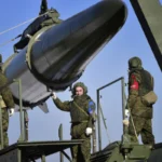 கண்டம் விட்டு கண்டம் சென்று தாக்க கூடிய போர் பயிற்சியில் ரஷ்ய வீரர்கள்