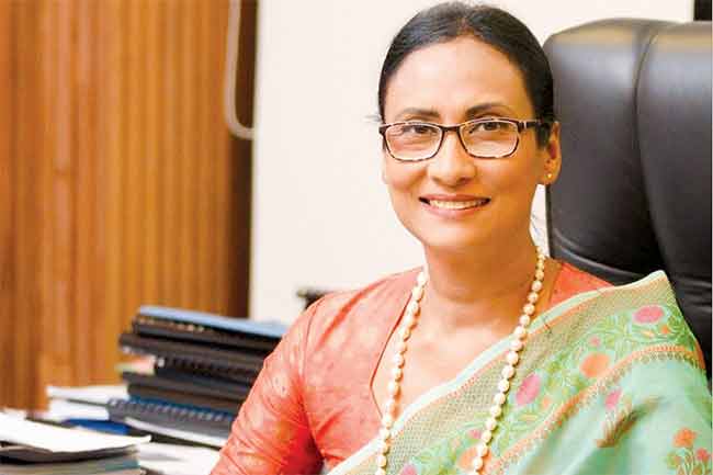 பெண் அதிகாரி ஒருவர் இராஜினாமா…