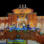 வேத மந்திரங்கள் முழங்க திறக்கப்பட்ட பத்ரிநாத் கோயில் நடை