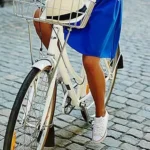 இலங்கையில் தலைசுற்ற வைக்கும் சைக்கிளின் விலை!