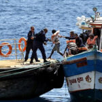 அவுஸ்ரேலியா 15 இலங்கையர்களை நாடுகடத்தியது!