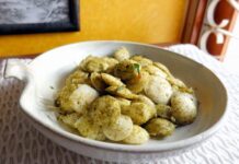 கறிவேப்பிலை பொடி மினி இட்லி!